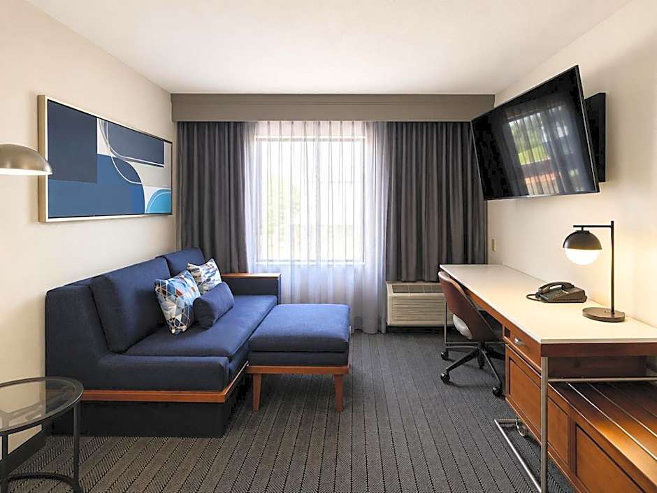 Courtyard by Marriott Houston Hobby Airport