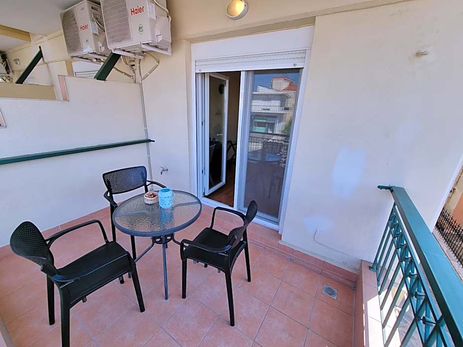 Nikos Studio Apartments