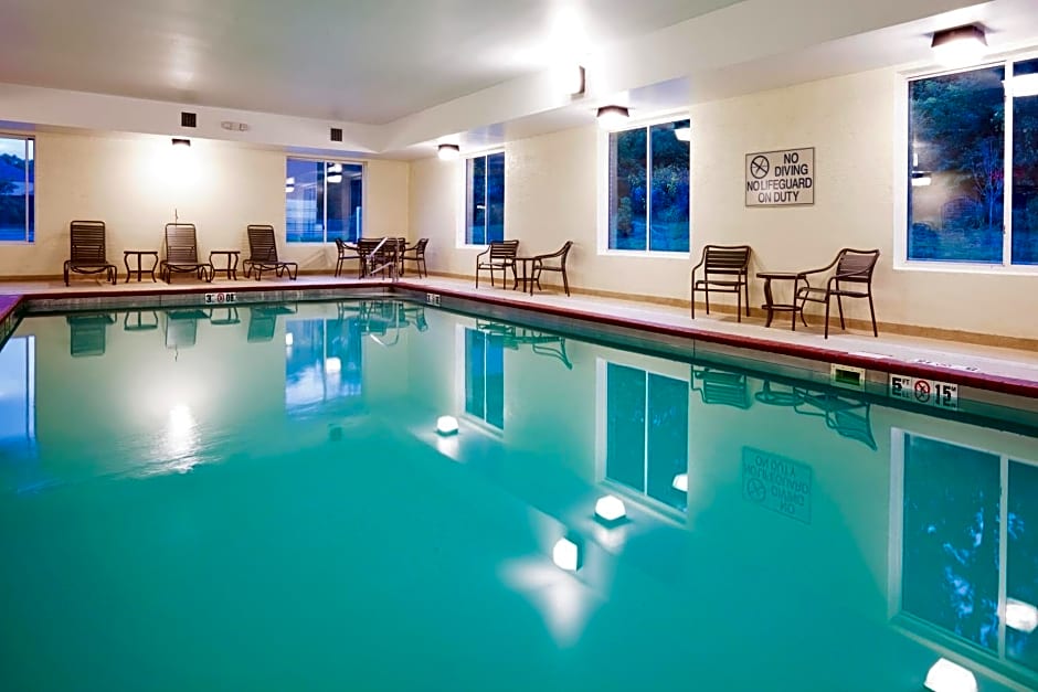 Holiday Inn Express Hotel & Suites Cincinnati Southeast Newport, an IHG Hotel