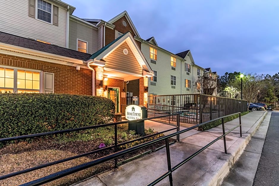 HomeTowne Studios & Suites by Red Roof Columbia