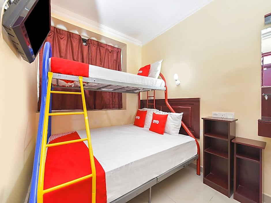 Super OYO 90562 J Hotel PJ