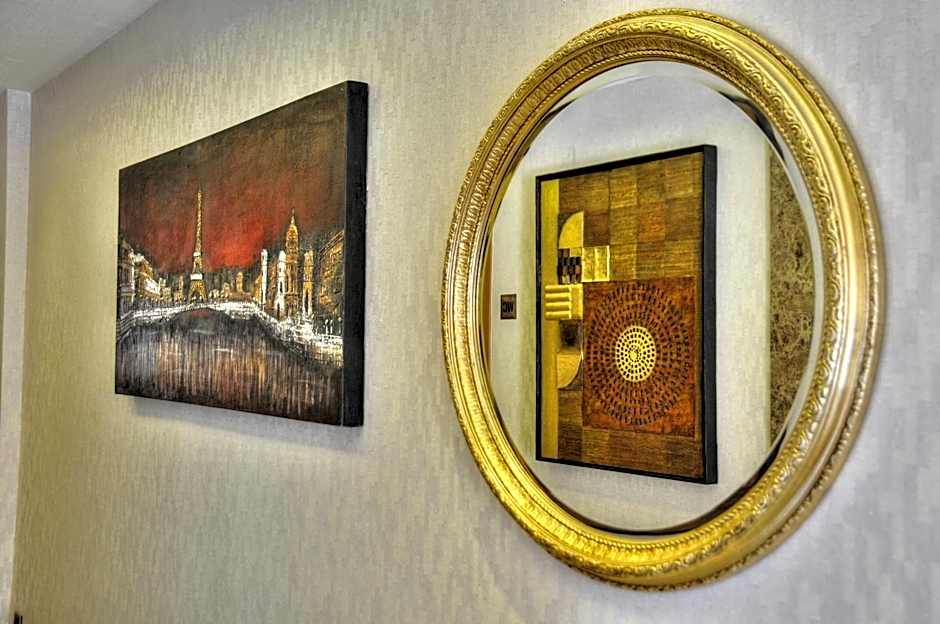 Golden Deluxe Hotel