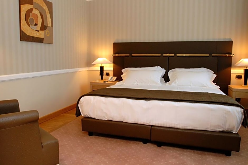 Photo 1 of 1 of Superior B 1 King Bed