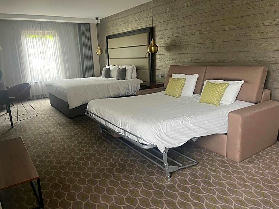 The Warwickshire Hotel and Country Club