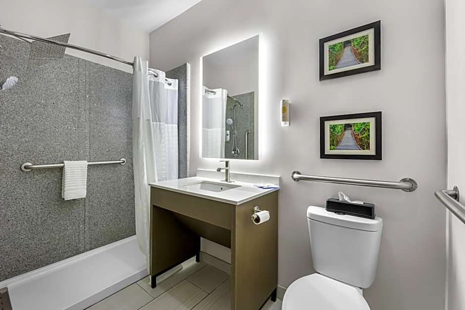 Comfort Suites London South