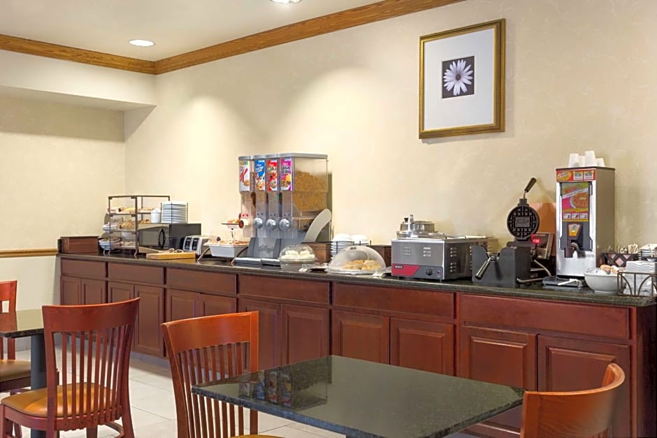 Country Inn & Suites by Radisson, Columbia, MO