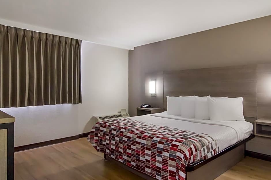 Red Roof Inn & Suites Brunswick I-95