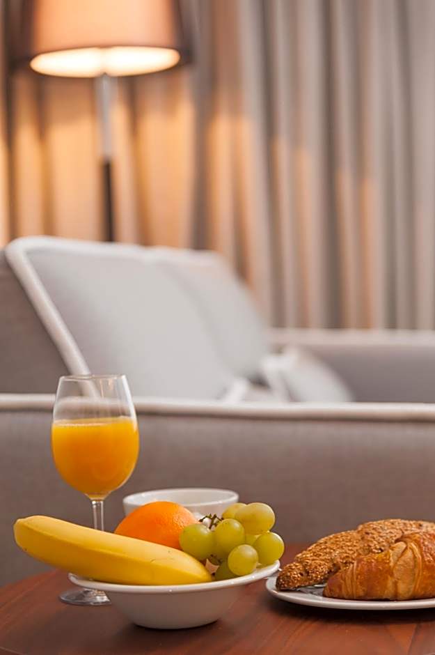 Residence by Vestibul Palace