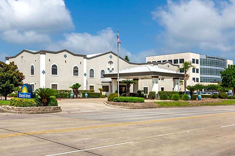 Days Inn & Suites by Wyndham Webster NASA-ClearLake-Houston