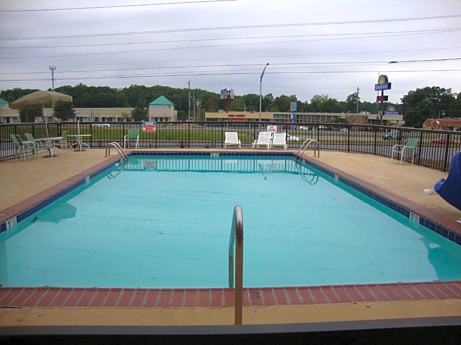 Econo Lodge Inn & Suites Jackson