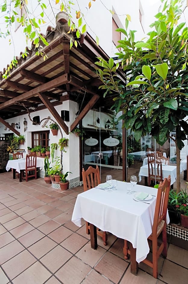 Hotel Restaurante Blanco y Verde