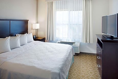 1 King Bed Studio Suite Non-Smoking