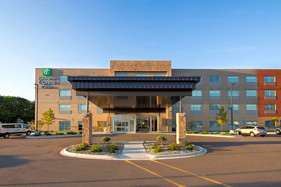 Holiday Inn Express and Suites Kalamazoo West By IHG