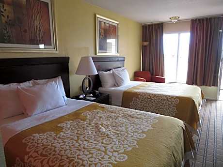 Double Room with Two Double Beds - Pet Friendly/Smoking