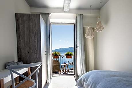 Single Room with Lake View
