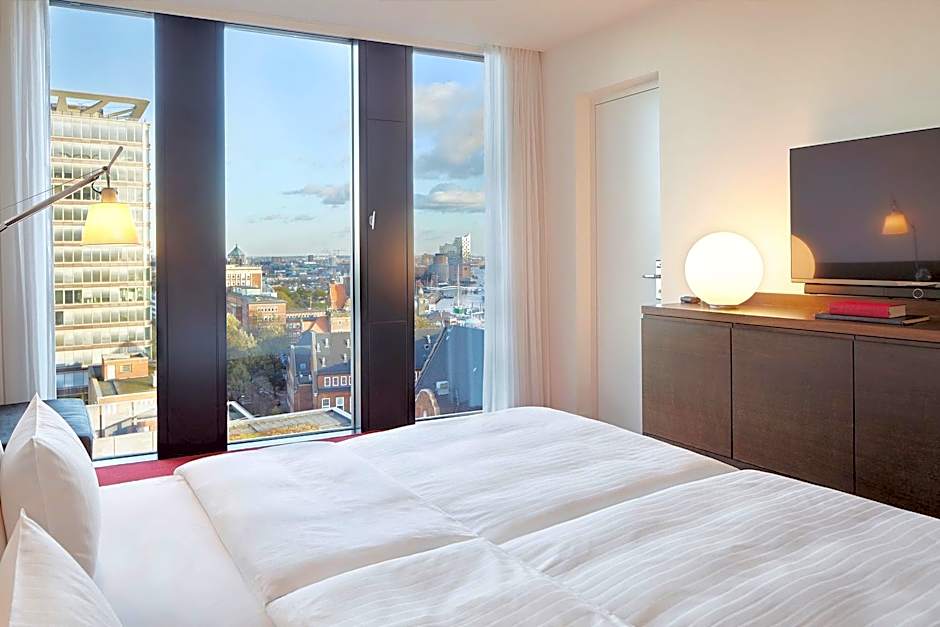 Empire Riverside Hotel