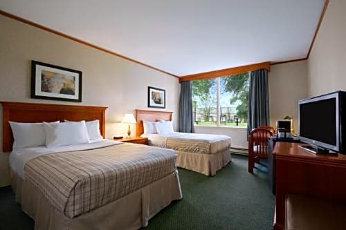 Travelodge Hotel by Wyndham Montreal Airport