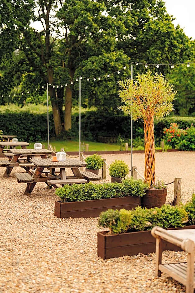 Wheatacre White Lion