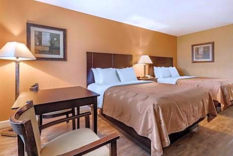 2 Queen Beds Nonsmoking