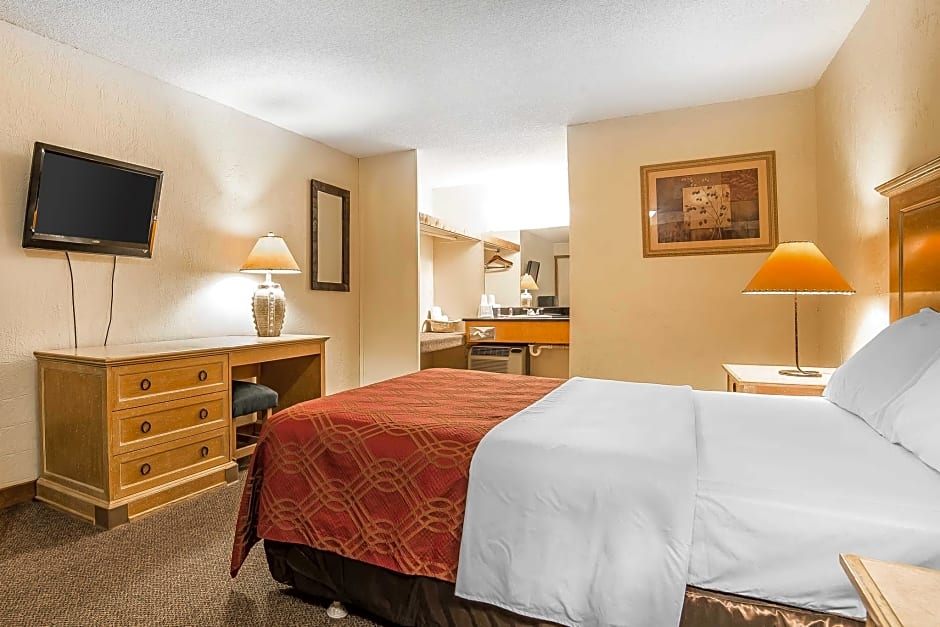 Econo Lodge Inn & Suites Kalispell - Glacier National Park Gateway