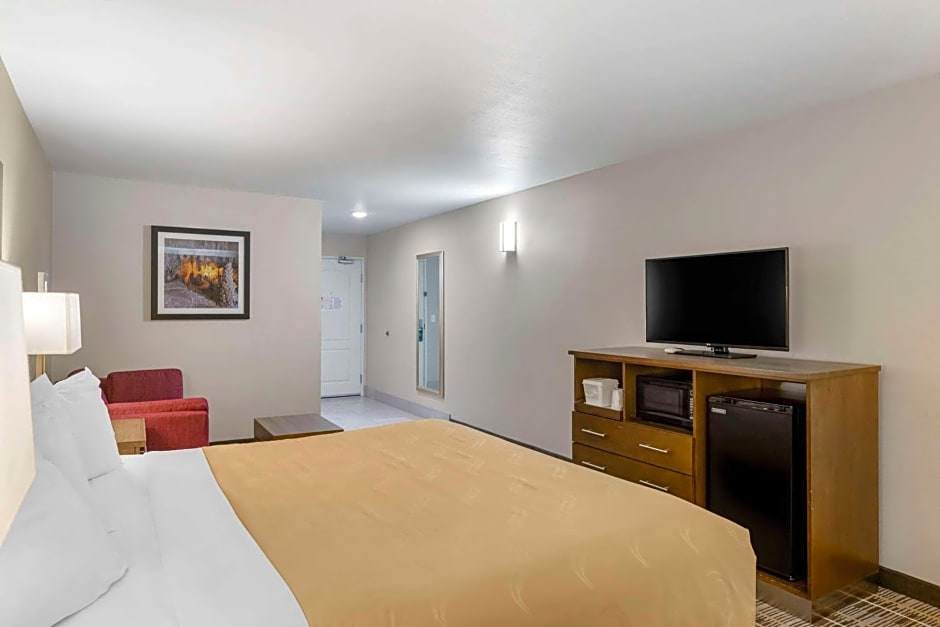 Quality Inn & Suites Carlsbad Caverns Area