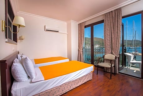 Deluxe Double or Twin Room with Sea View