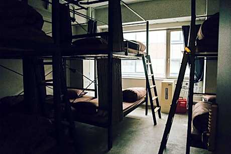 Female Dormitory Room 8 Beds - Shared Bathroom