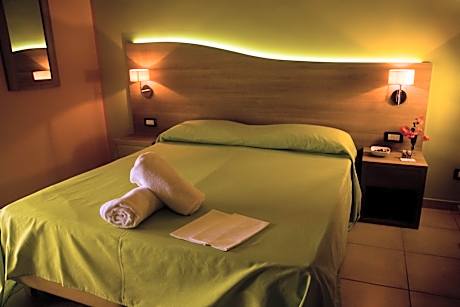Deluxe Double or Twin Room with Sea View