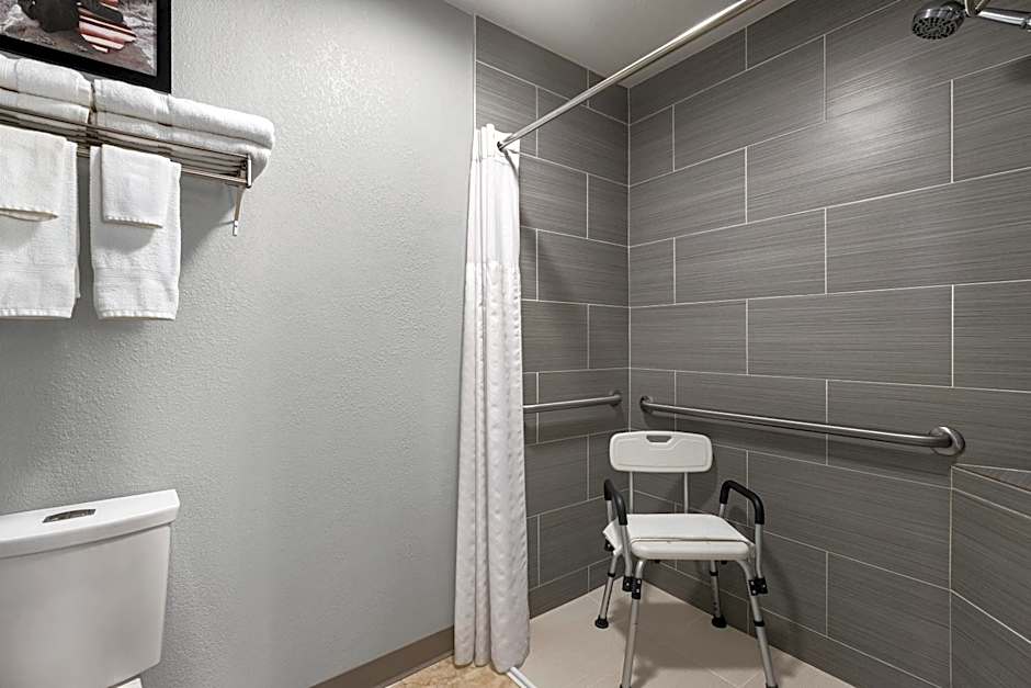 AmericInn by Wyndham Williamsburg