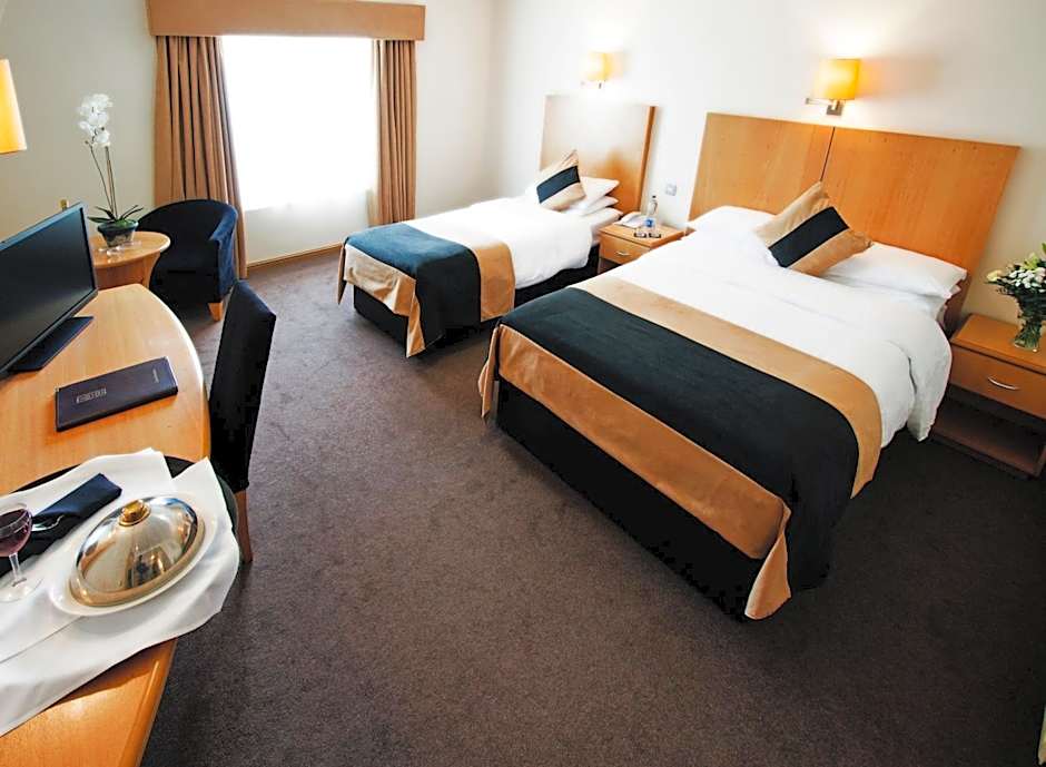 La Mon Hotel & Country Club