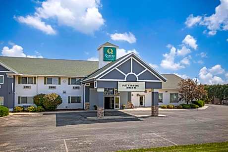Quality Inn & Suites Stoughton