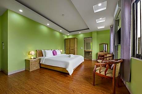 Deluxe King Room With View