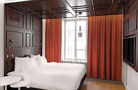 Executive Business Room with Sauna and lounge access