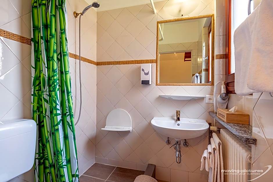 Bamboohouse Motel Riazzino
