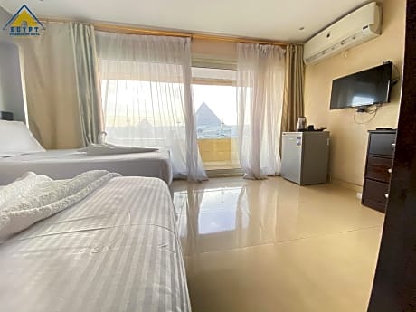 Deluxe Room With Pyramid View 