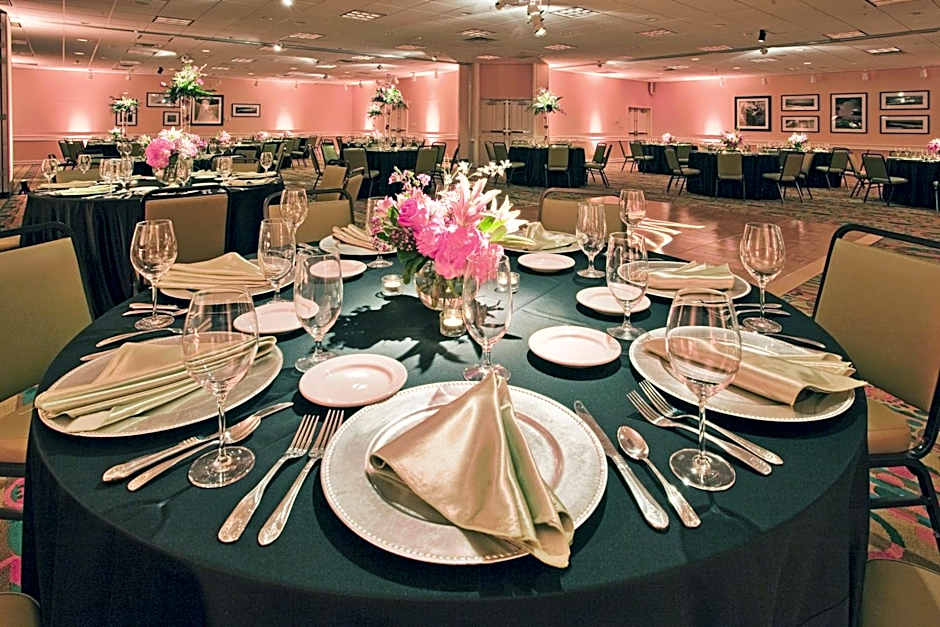Holiday Inn & Suites Virginia Beach - North Beach By IHG