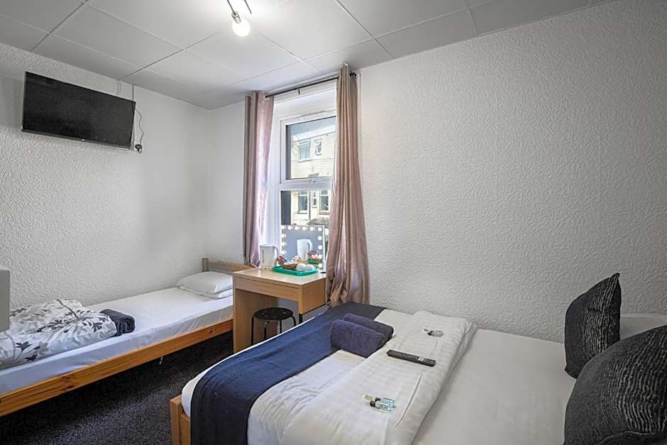 100 Pipers Hotel