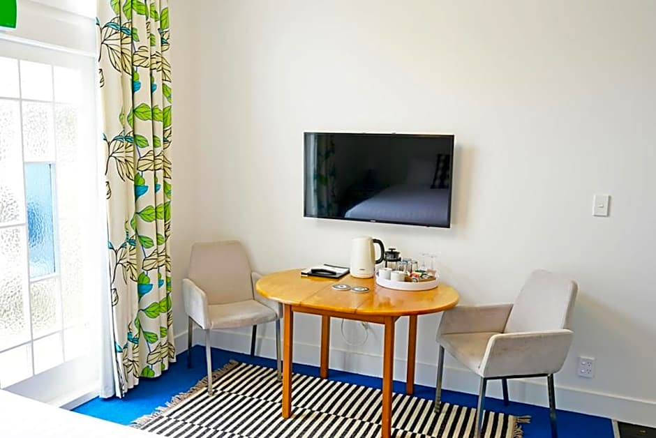 The Old Oak Boutique Hotel