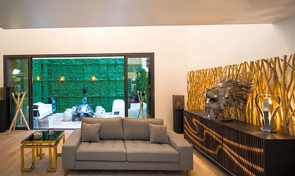 Venue C - Luxurious & Spacious - Mansion - Elevator - Patio