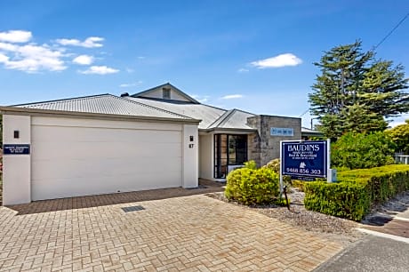 Baudins of Busselton Bed and Breakfast - Adults only