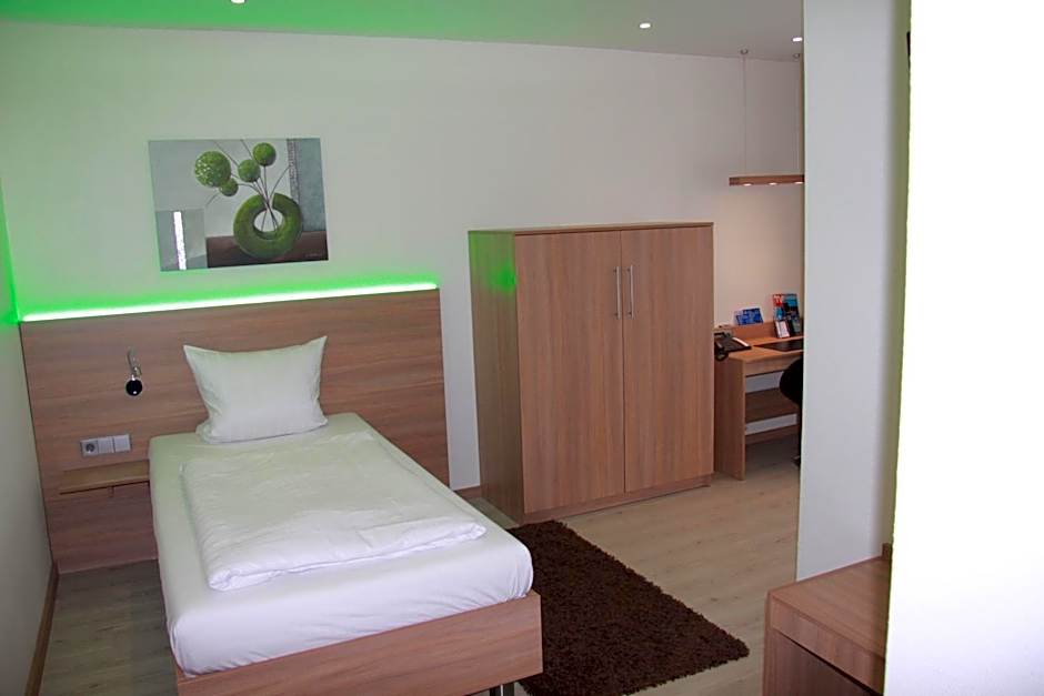 Photo 1 of 5 of Single Room