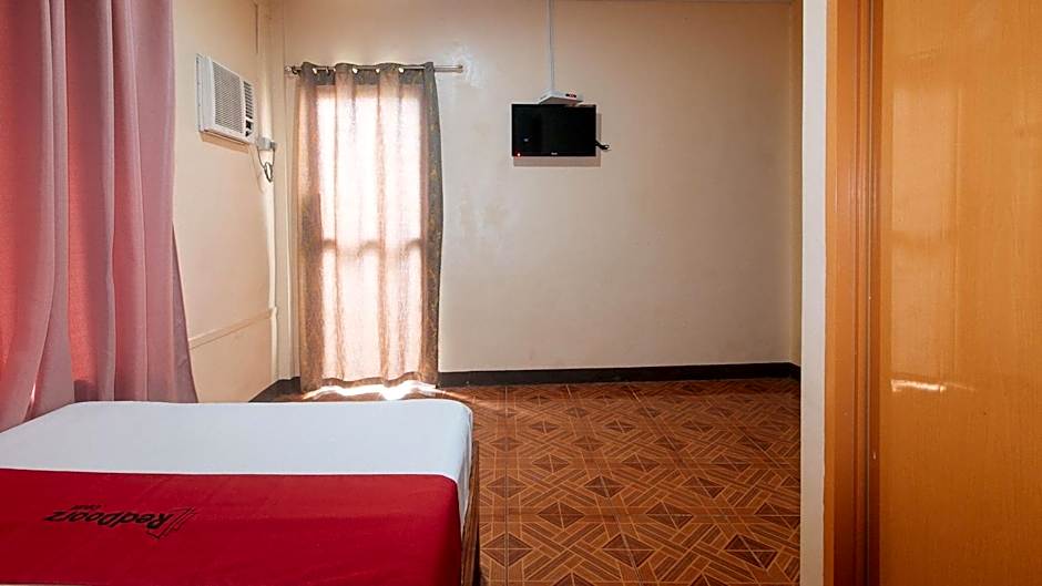 RedDoorz at Casa Buena Dormitel Davao City