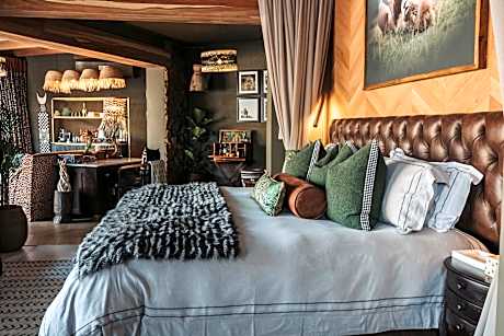 Deluxe Superior Suite