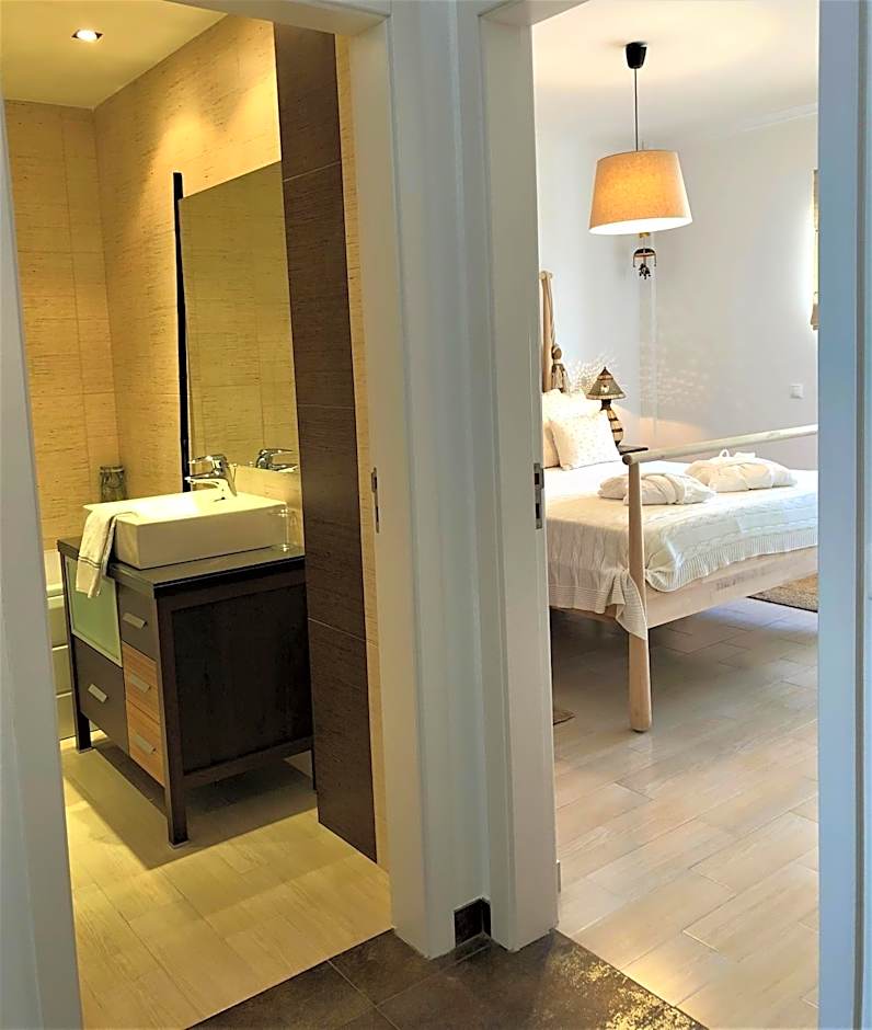 CALI Deluxe Holidays, Sesimbra