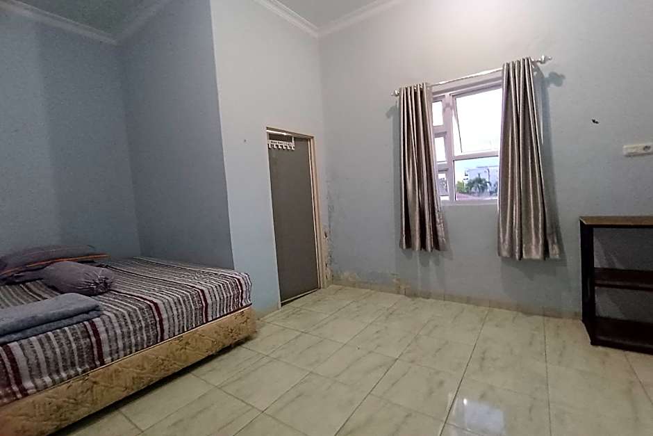 OYO 92806 Penginapan Geby Syariah