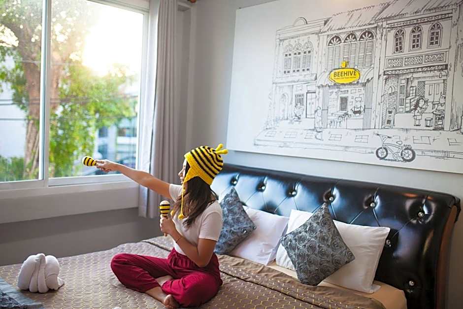 Beehive Phuket Oldtown Hostel