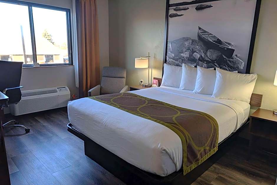 Super 8 by Wyndham Alexandria MN
