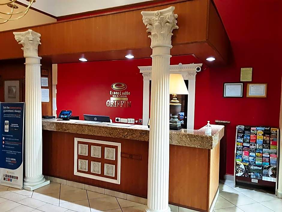 Econo Lodge Inn & Suites