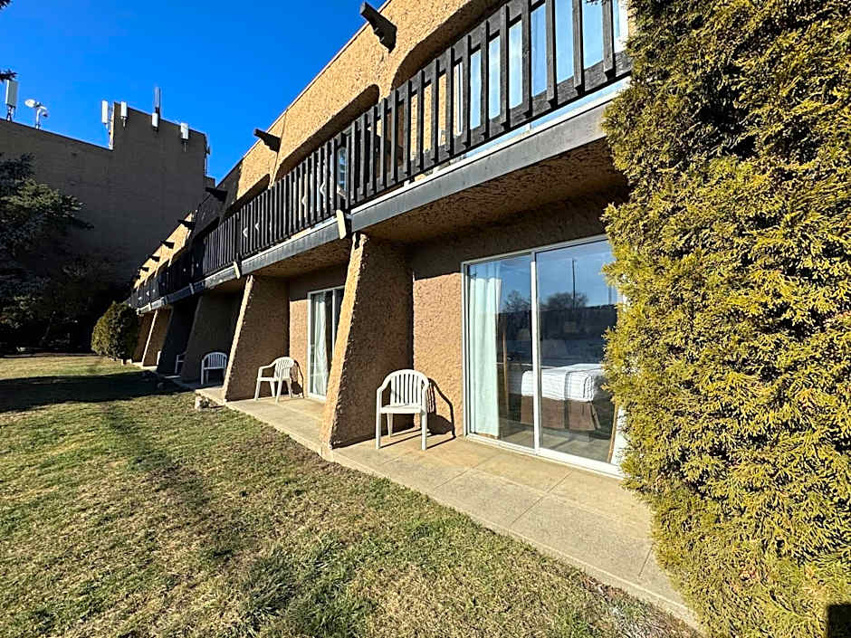 Divya Sutra Plaza and Conference Centre, Vernon