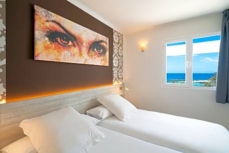 One-Bedroom Apartment with Sea View